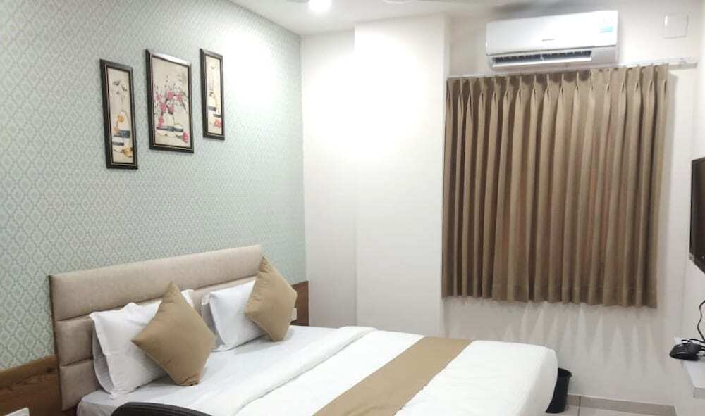 Ананд: Hotel M D Residency Anand