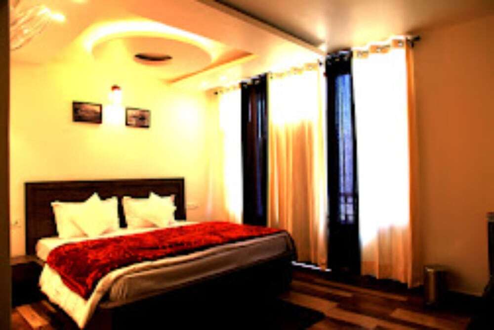 Чамба: Goroomgo MS Shepheard Hills Resort
