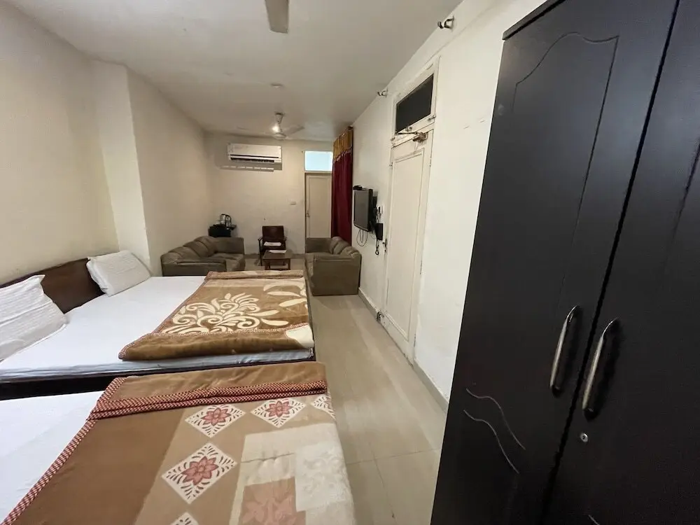 Катра: Hotel Himgiri