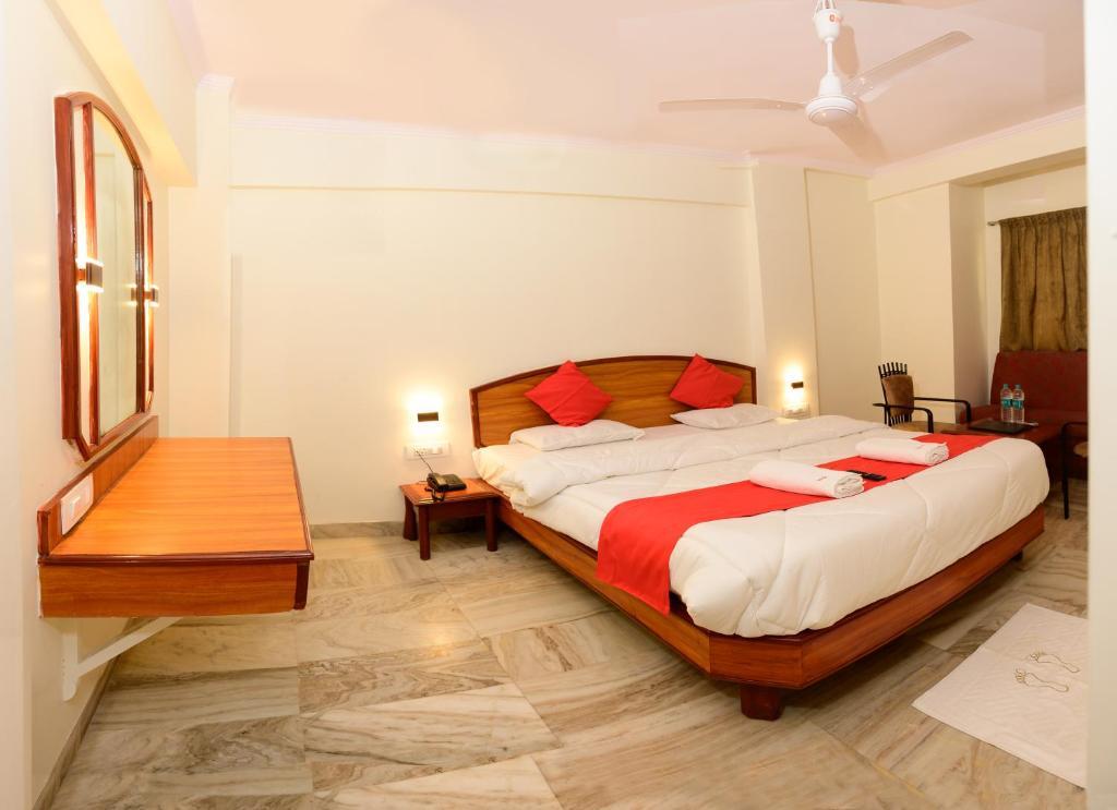 Тхане: Raja Hotel