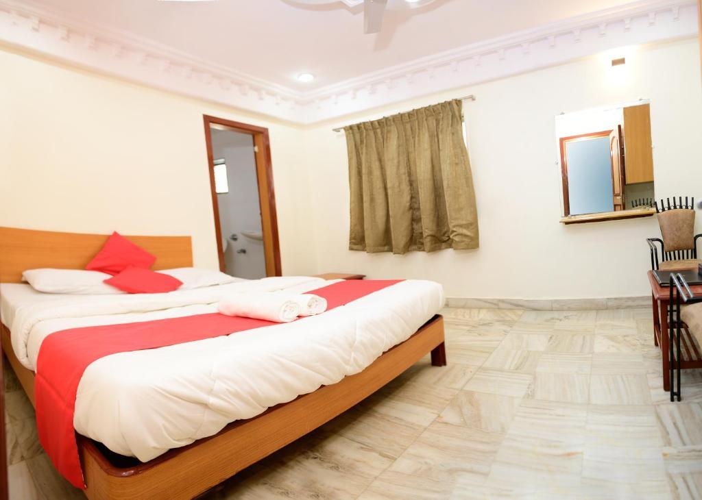 Тхане: Raja Hotel