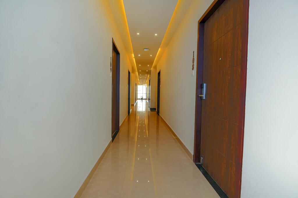 Веллор: FabHotel Senthur Inn