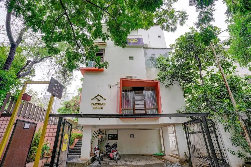 Fabhotel Vardhan House — фото 1