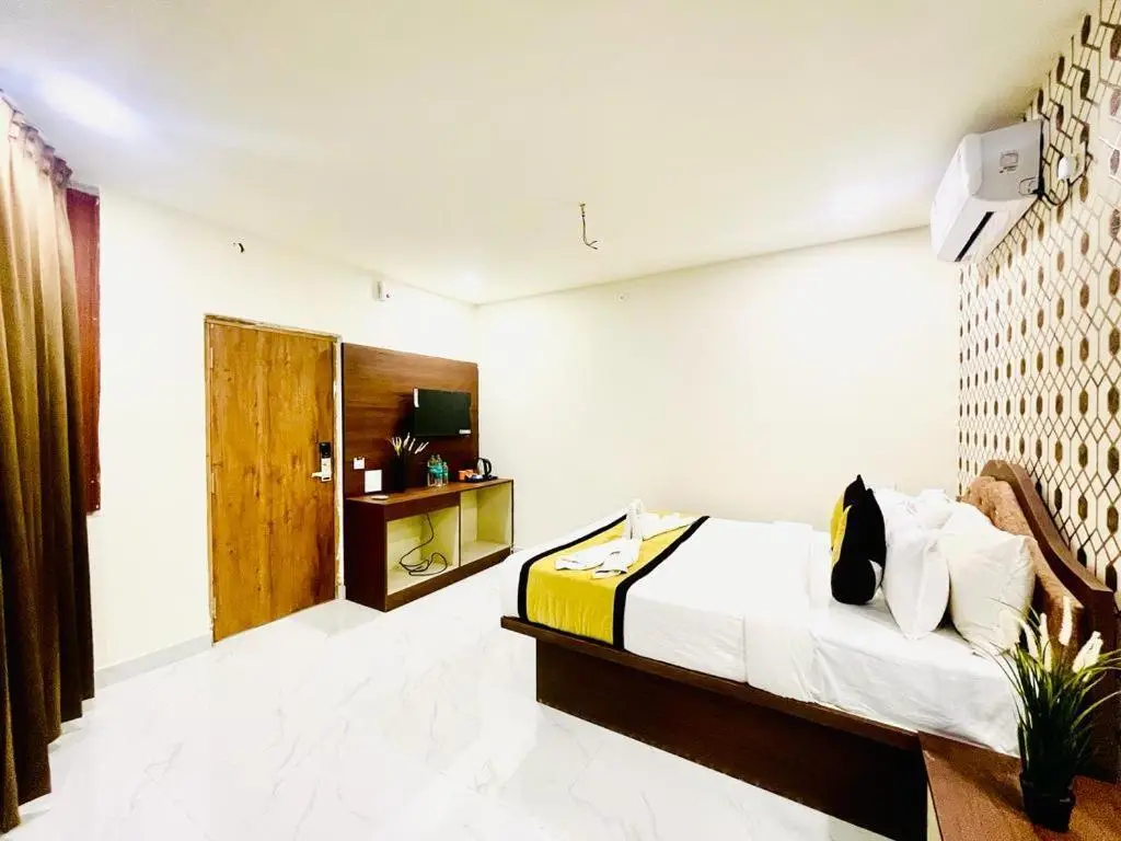 Шамшабад: Hotel Eagle Grand