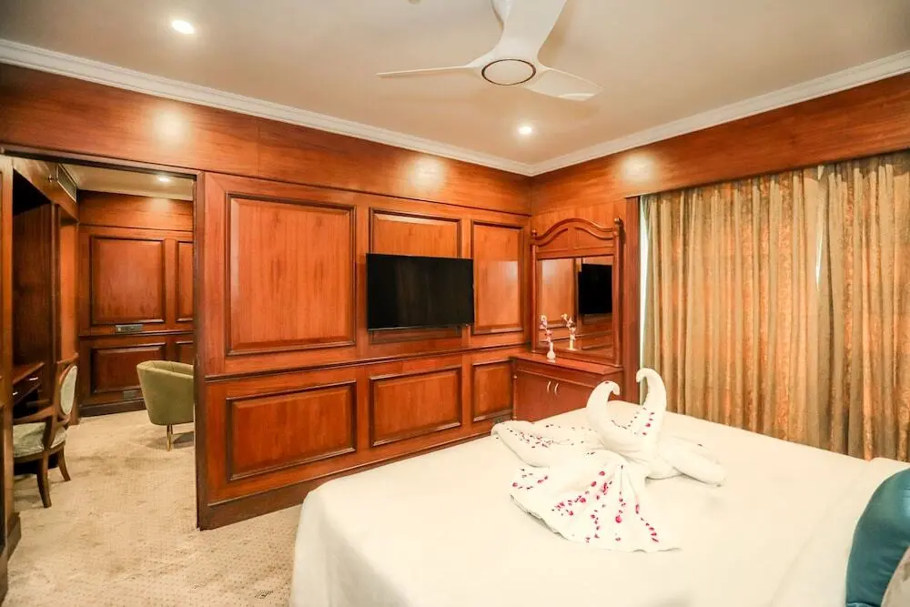 Лакхнау: Regenta Central Lucknow by Royal Orchid Hotels Limited