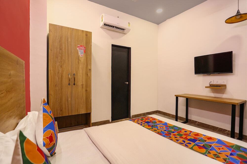 Collection O 40206 Govind Marg — фото 1