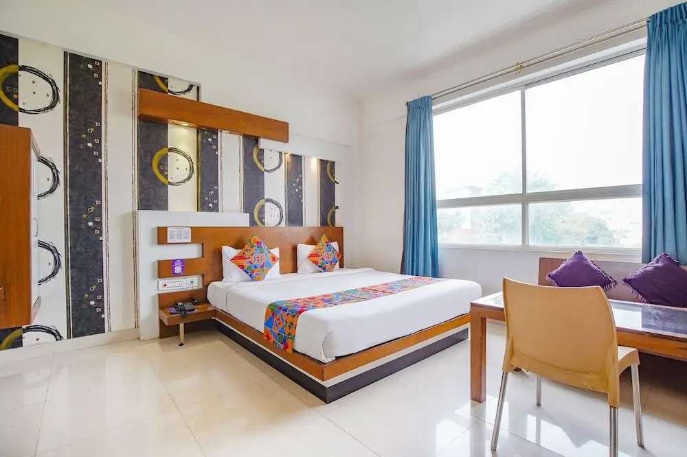 Бангалор: FabHotel Emirates Suites