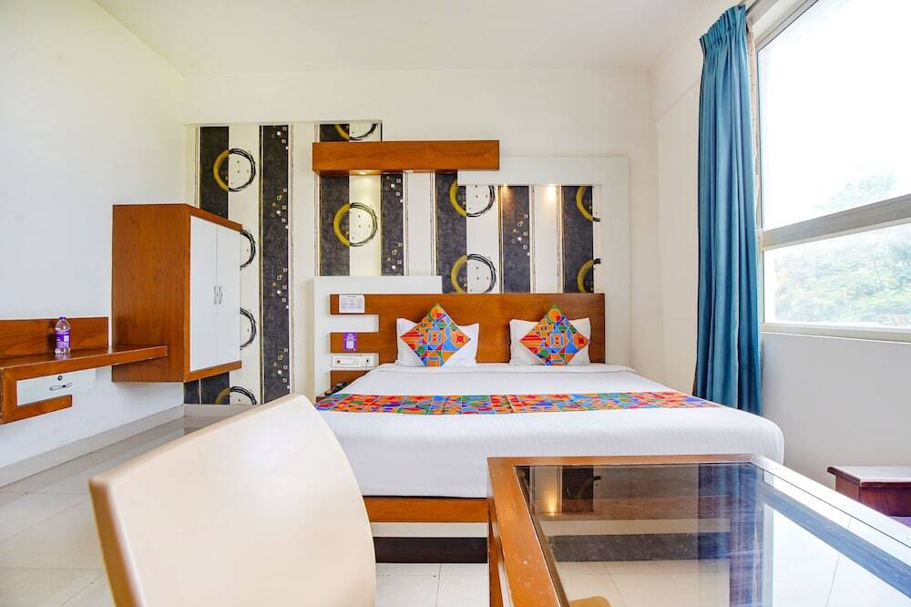 Бангалор: FabHotel Emirates Suites