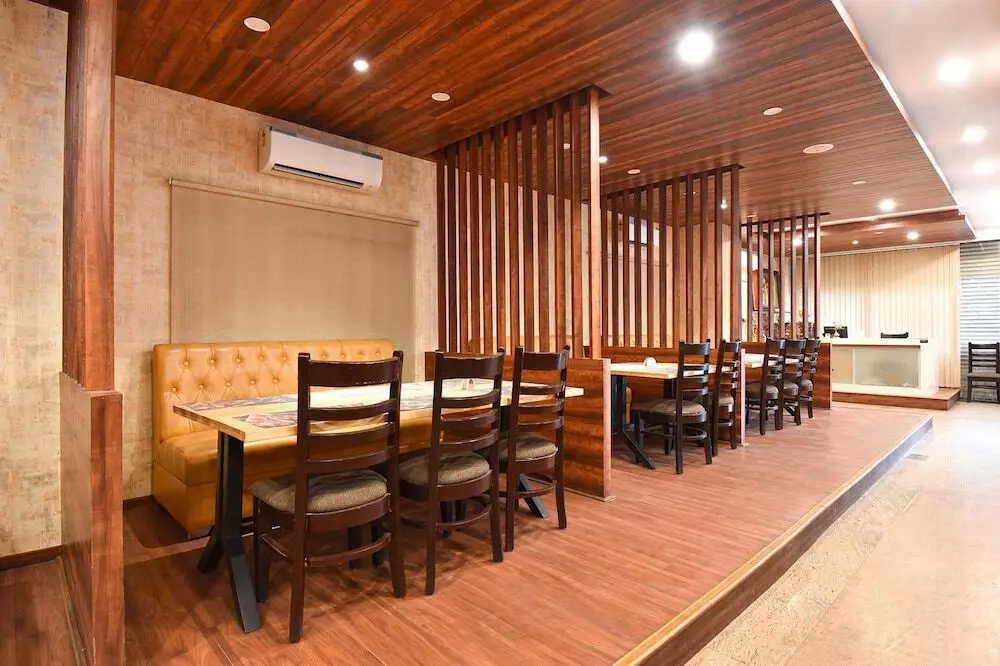 Бангалор: FabHotel Dhanvitha Suites