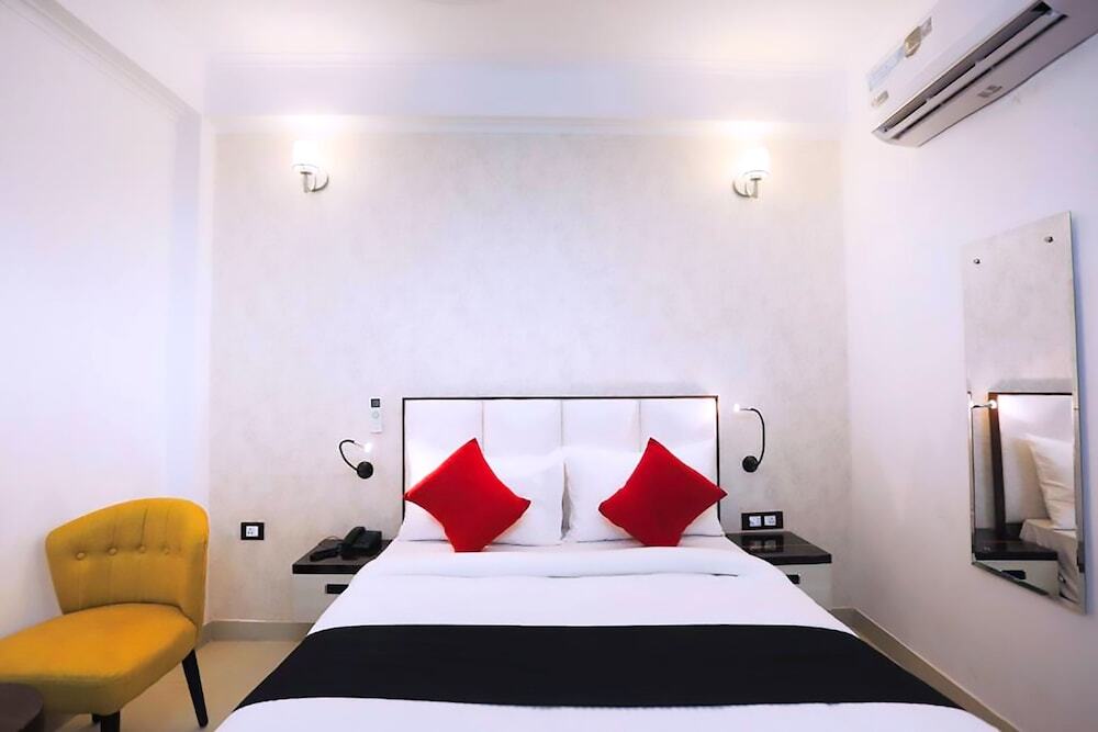 Большая Нойда: M K Hotel & Restaurant