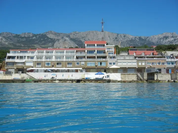 Алупка: Elling Oliviya