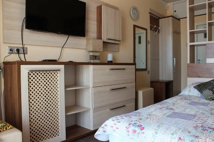 Алупка: Elling Oliviya