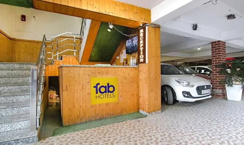 Дехрадун: FabHotel Maira