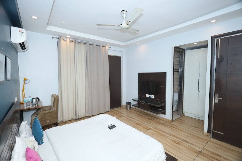 Гуруграм: Wedlock Hotels