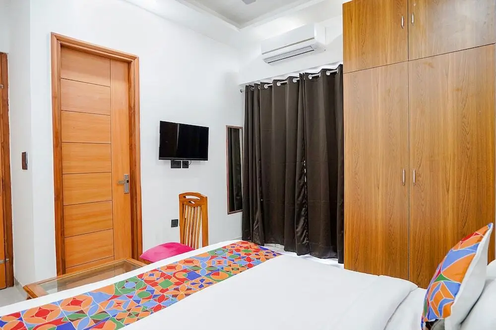 Нойда: FabHotel Sunrise Noida Sector 56