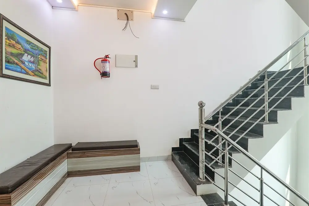 Сарнатх: FabHotel Lumbini International
