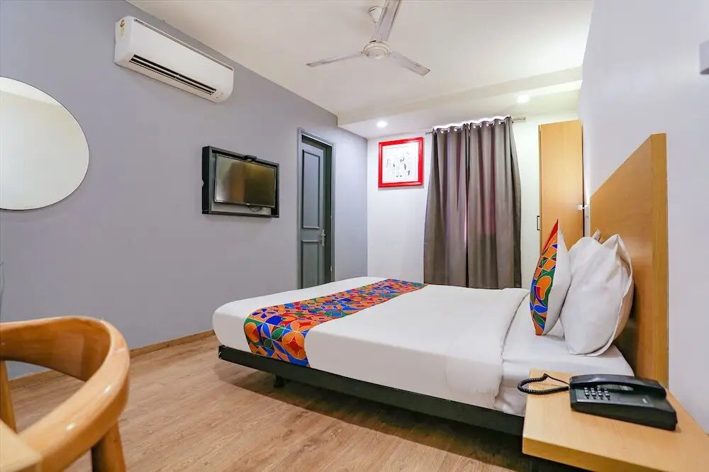Нью-Дели: FabHotel Urban Residency