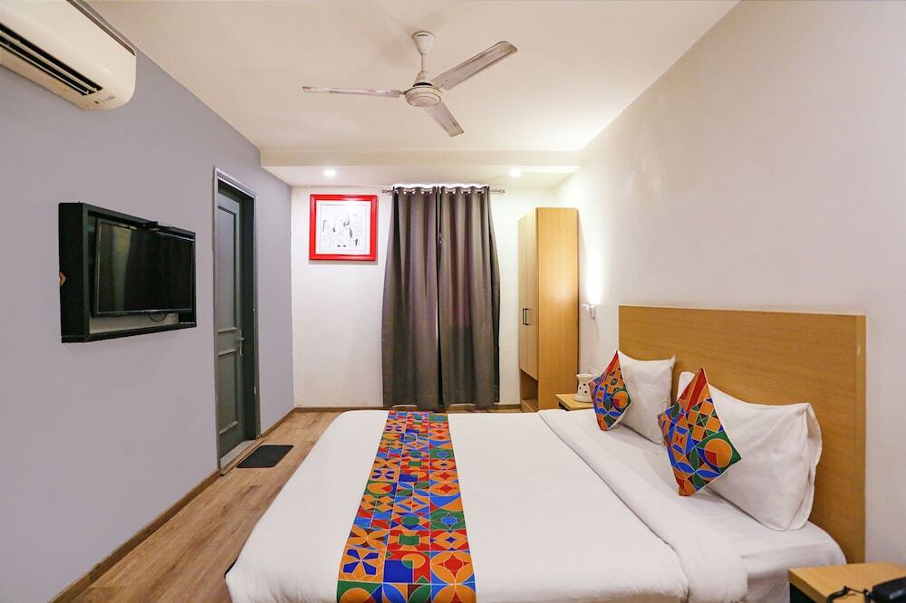 Нью-Дели: FabHotel Urban Residency