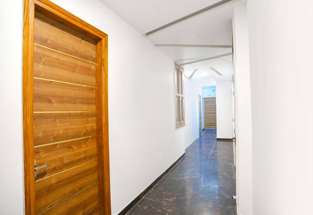 Нойда: FabHotel The Grand Suite