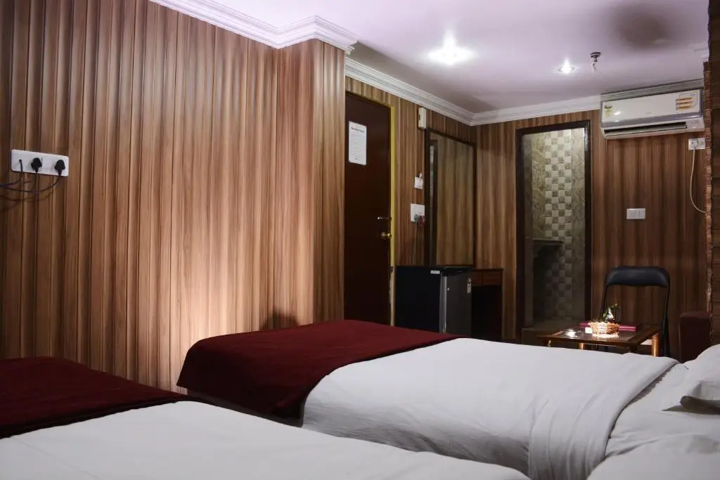 Колката: FabHotel Raj Darbar