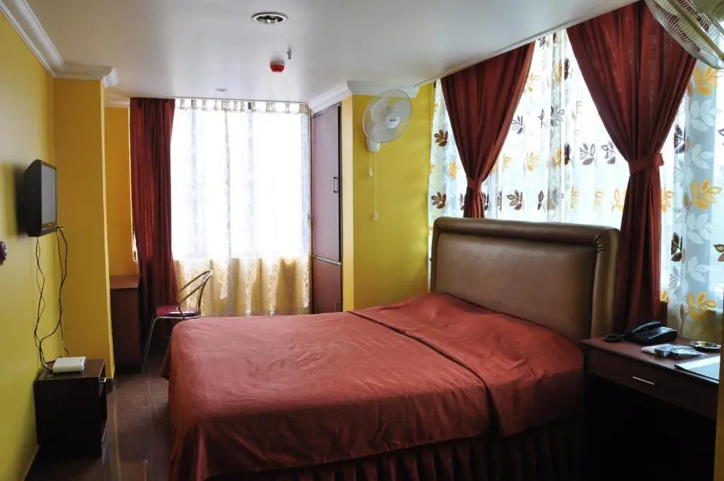 Колката: FabHotel Raj Darbar