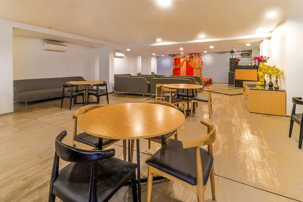 Нойда: Fabhotel The Leamington