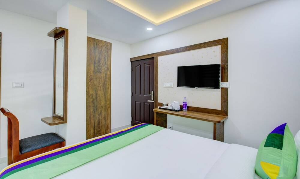 Куруппумтара: Treebo Love Shore Residency, Near Lakeshore Hospital