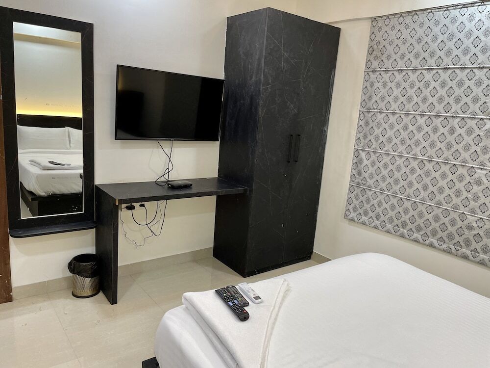 Пуна: StayBird Silver Oak An Apartment Hotel