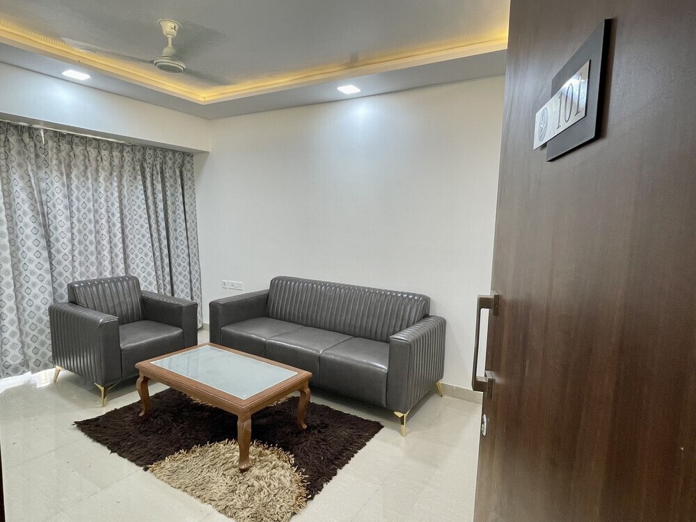 Пуна: StayBird Silver Oak An Apartment Hotel