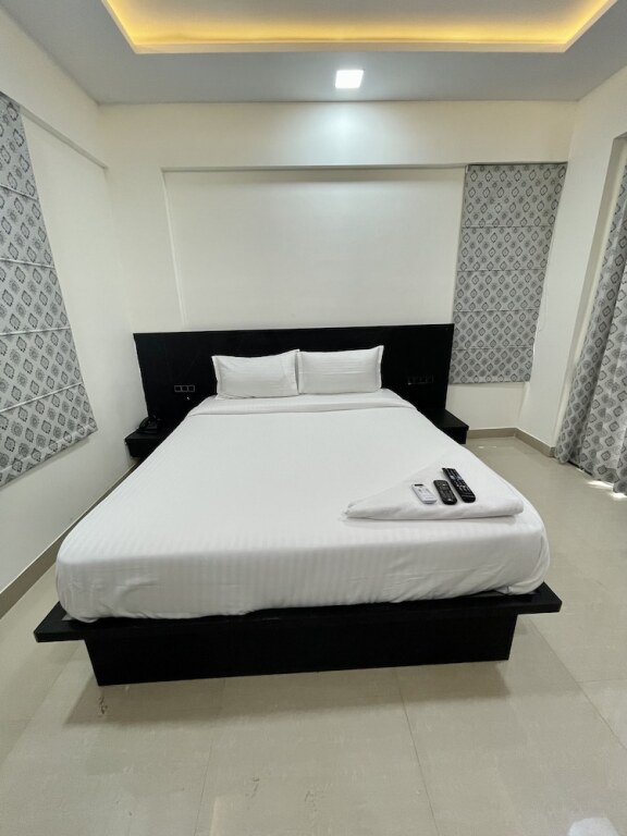 Пуна: StayBird Silver Oak An Apartment Hotel