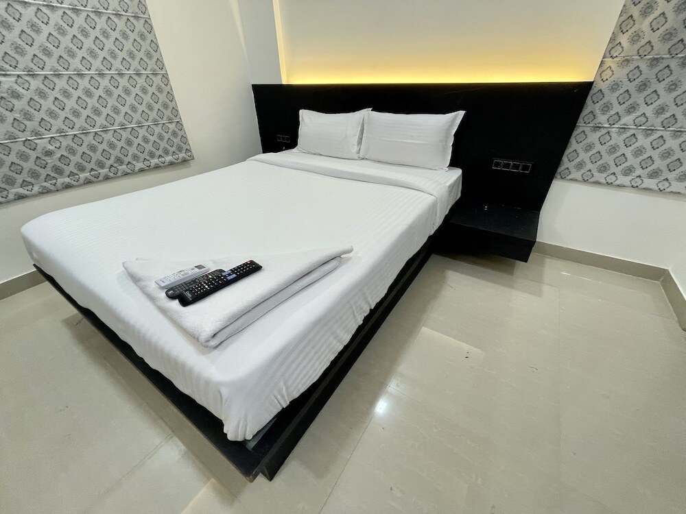 Пуна: StayBird Silver Oak An Apartment Hotel