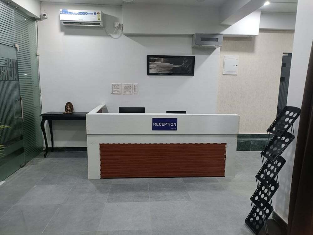 Колката: The Altruist Business Stays - New Town, Kolkata