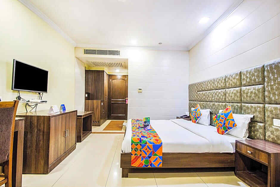 Амритсар: FabHotel Model Town Heights