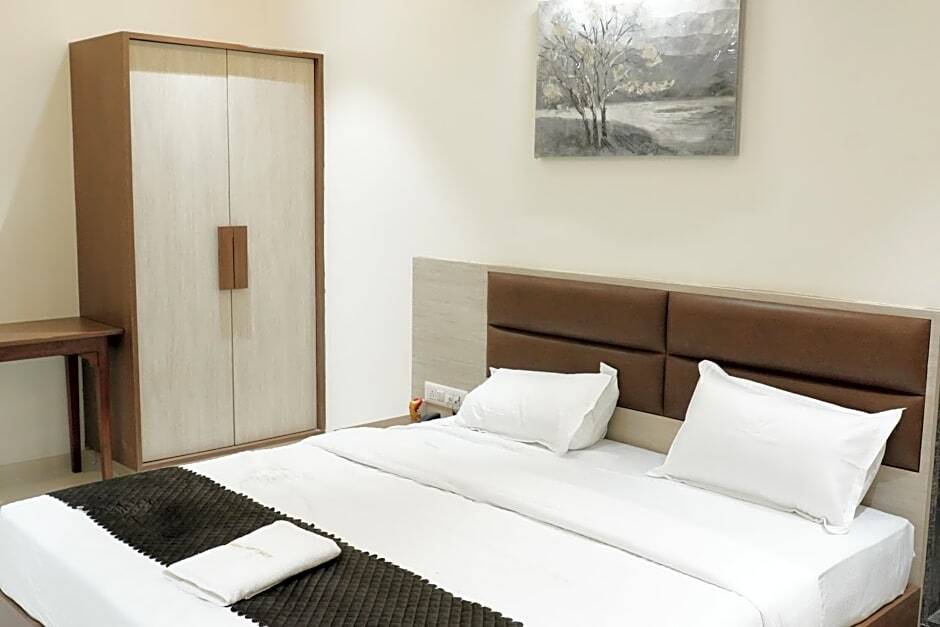Адилабад: Mangalamurthy Hotels