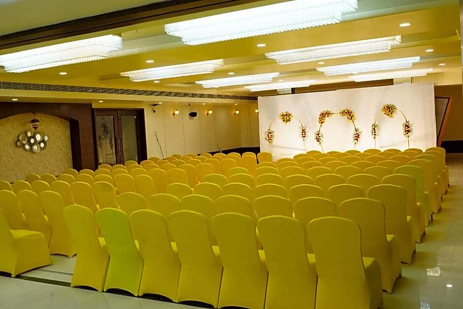 Адилабад: Mangalamurthy Hotels