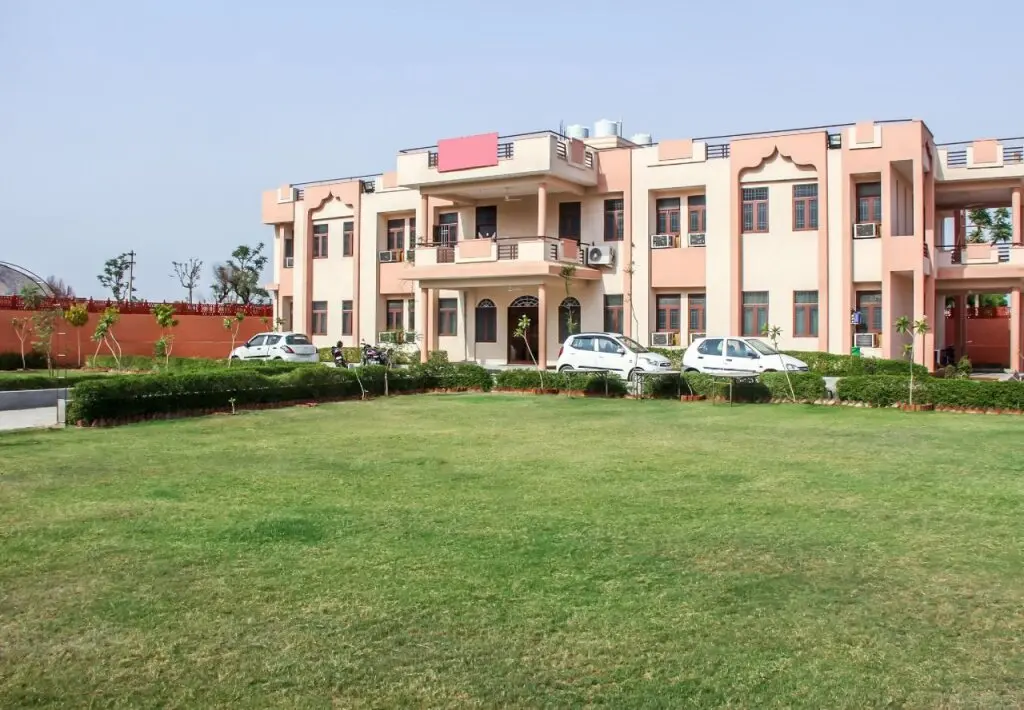 Джайпур: Jaipur Hotel and Resort By OYO Rooms