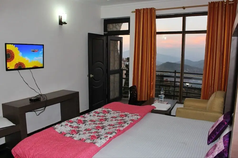 Наинитал: Grand Himalayan Hotel &amp; Resort by HBC