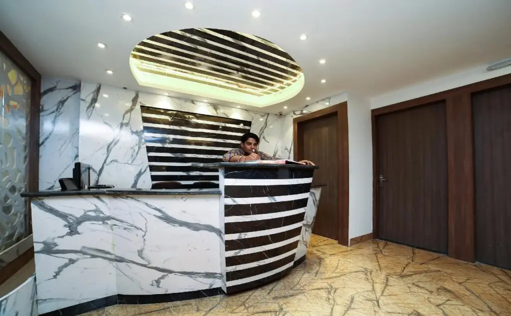 Нью-Дели: Hotel Pine By OYO Rooms