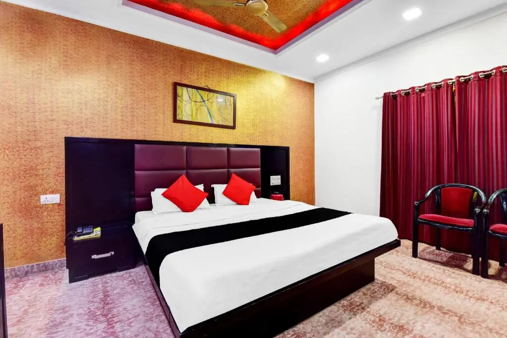 Джайпур: Capital O 81688 Hotel Rawat