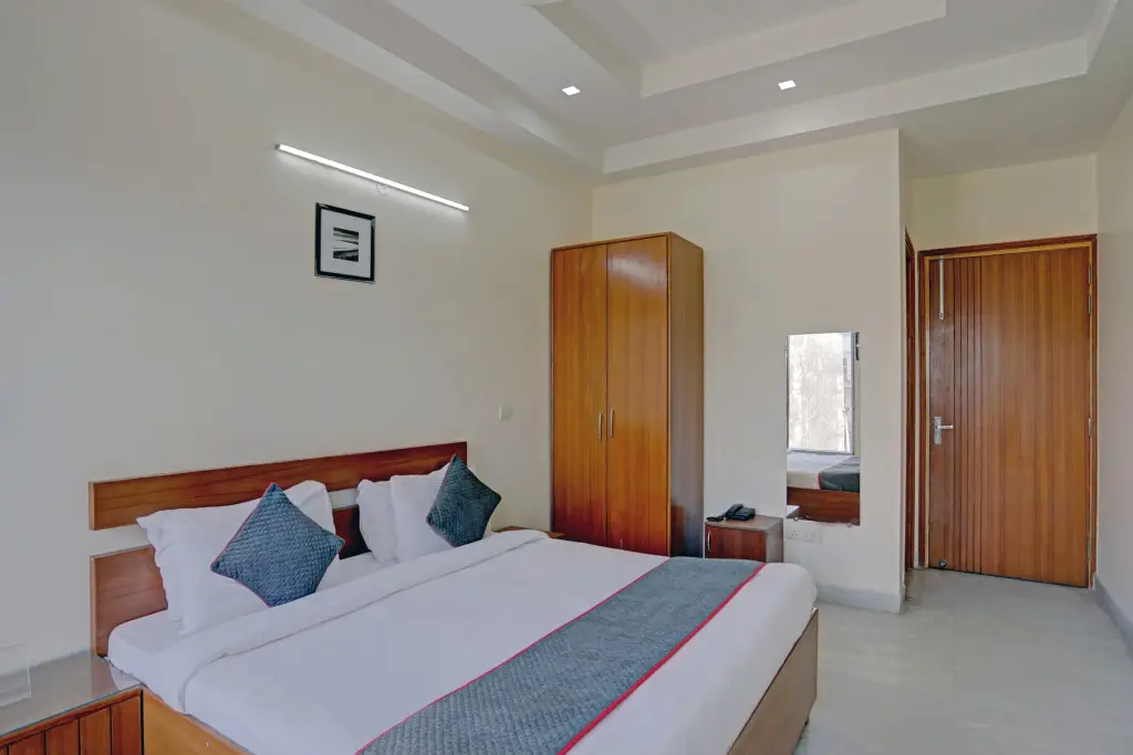 Нойда: OYO Townhouse 79643 Oyo Townhouse Hotel Merriment Near ISKCON Temple Noida