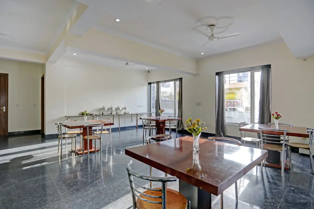 OYO Townhouse 79643 Oyo Townhouse Hotel Merriment Near ISKCON Temple Noida — фото 1