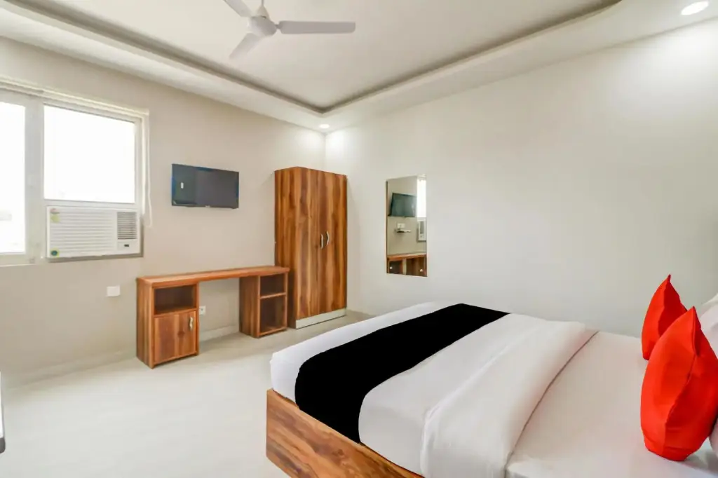 Нью-Дели: Capital O 80318 Hotel Sai Plaza