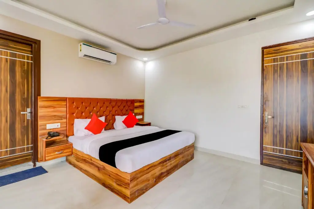 Нью-Дели: Capital O 80318 Hotel Sai Plaza
