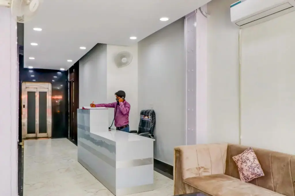 Нью-Дели: Capital O 80318 Hotel Sai Plaza
