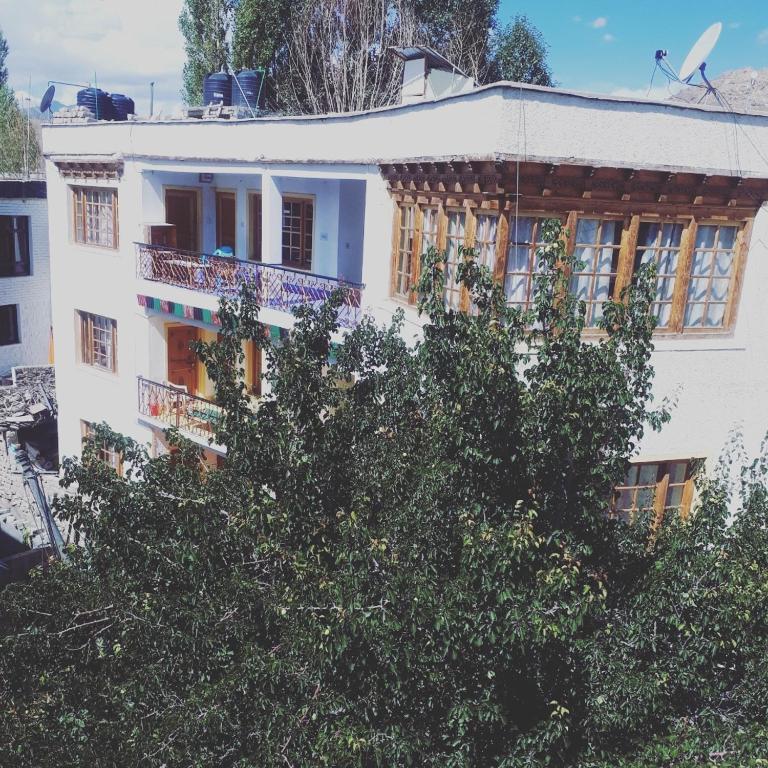 Лех: Larchang Guest House
