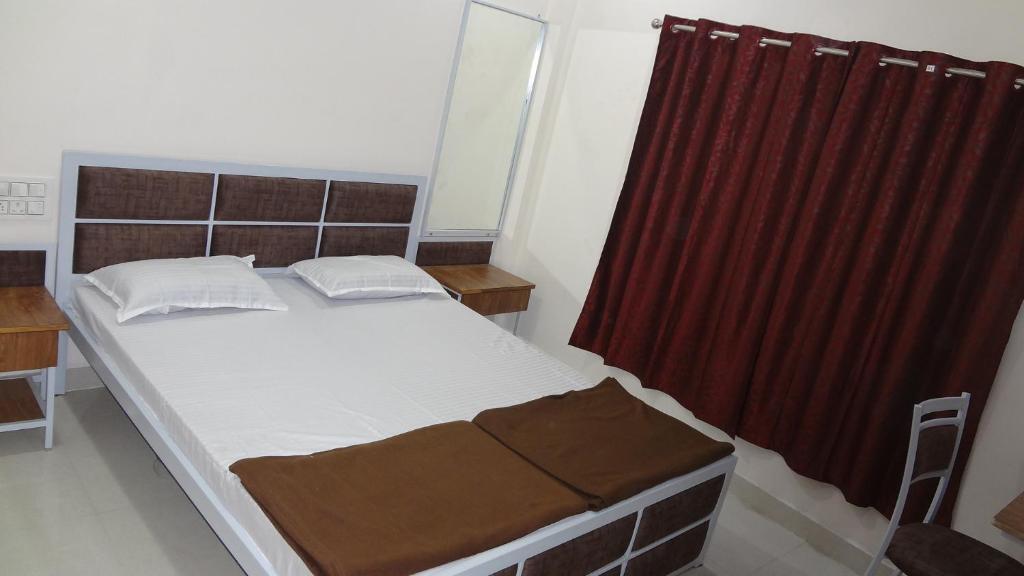 Нагпур: Anand P G hostel males only