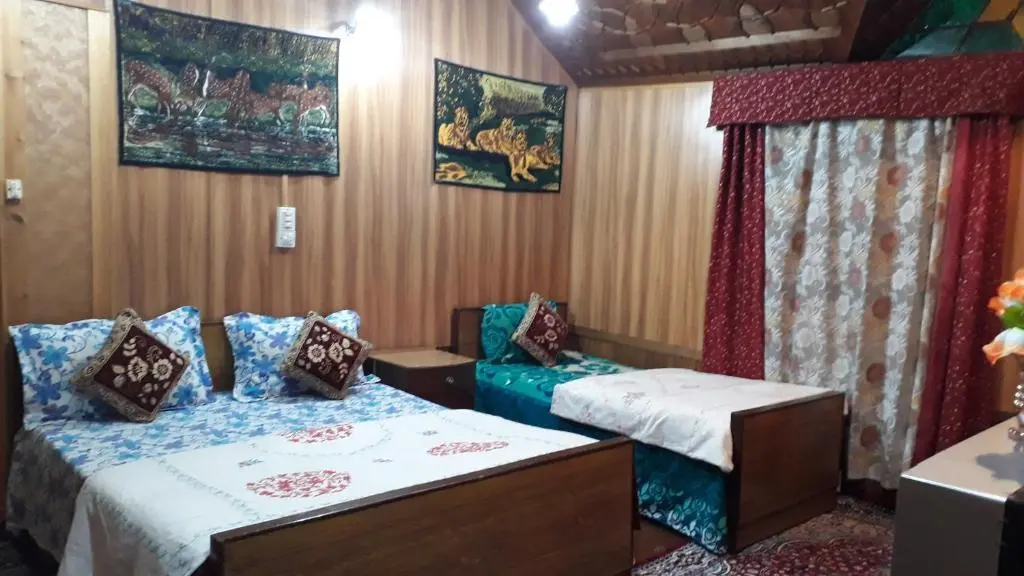 Шринагар: Dulce domum group of house boats