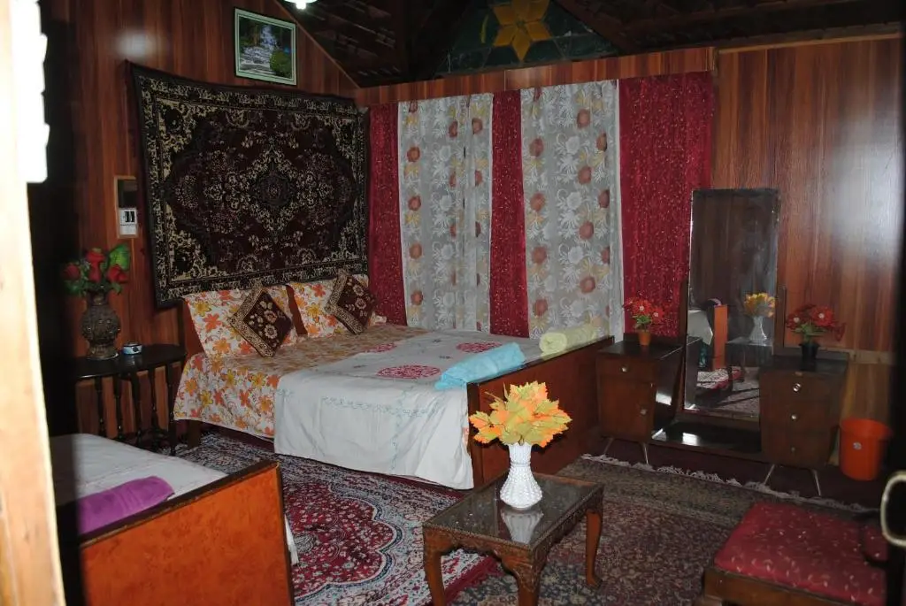 Шринагар: Dulce domum group of house boats
