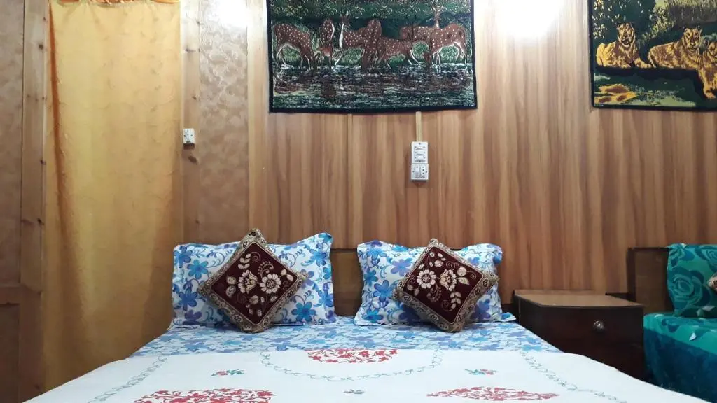 Шринагар: Dulce domum group of house boats