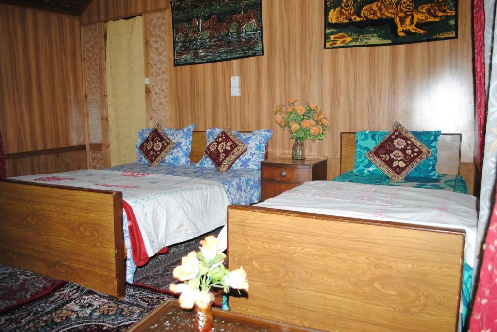Шринагар: Dulce domum group of house boats